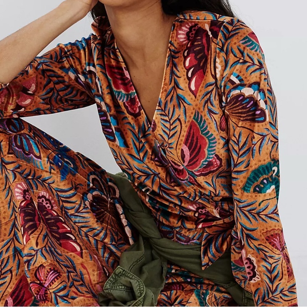 FARM Rio Multicolor Floral Blouse🔥headed to thrift